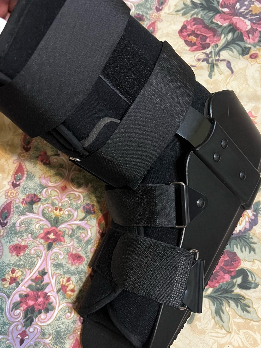 Men's Black Supportive Medical Walking Boot - Adjustable Recovery Brace